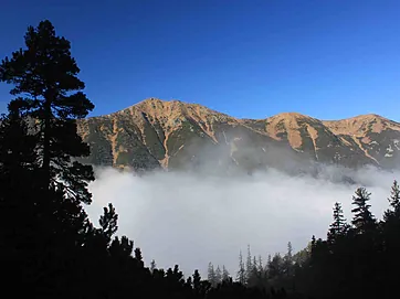 Belianske Tatry nad ranným oparom